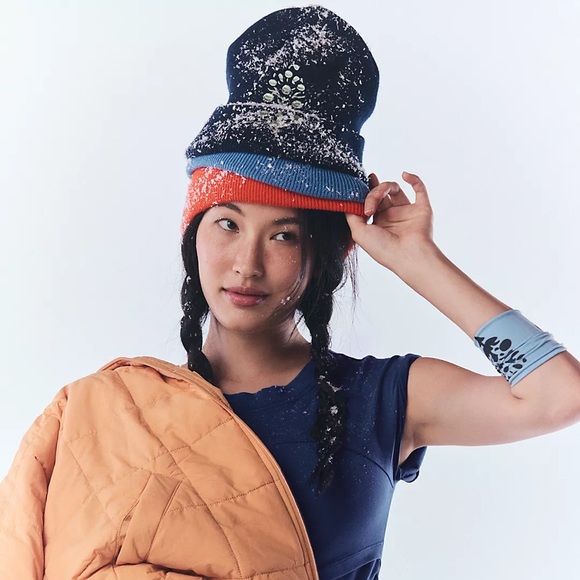 FP Movement Iconic Buti Beanie - Navy/Mint - Picture 4 of 4